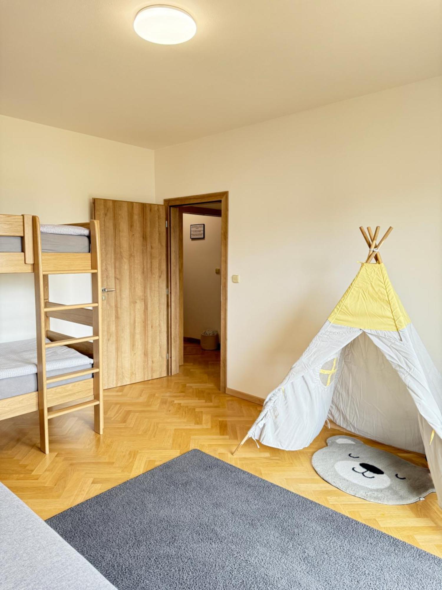Appartamento Familyvilla, New 4 Luxury Big Apartments, Parking Praga